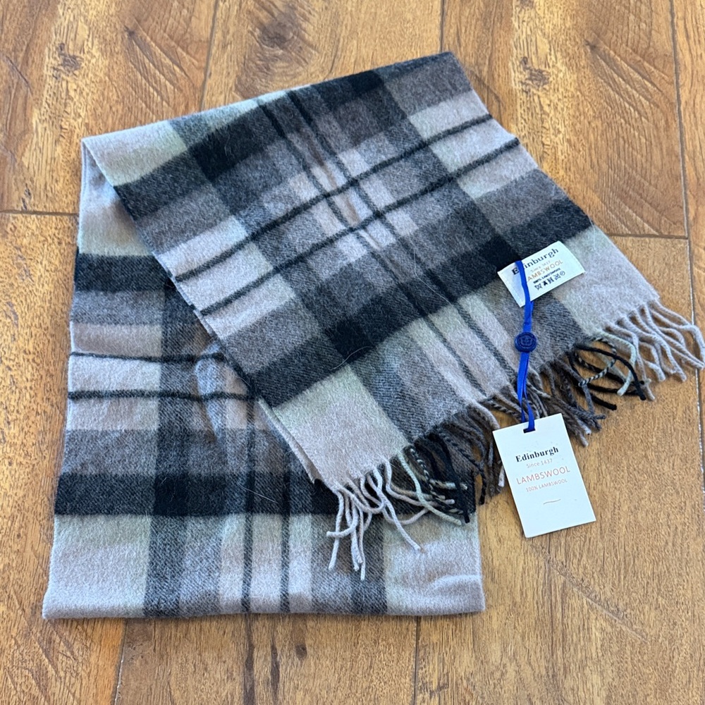 NWT Edinburgh LambsWool Scarf Grey Plaid